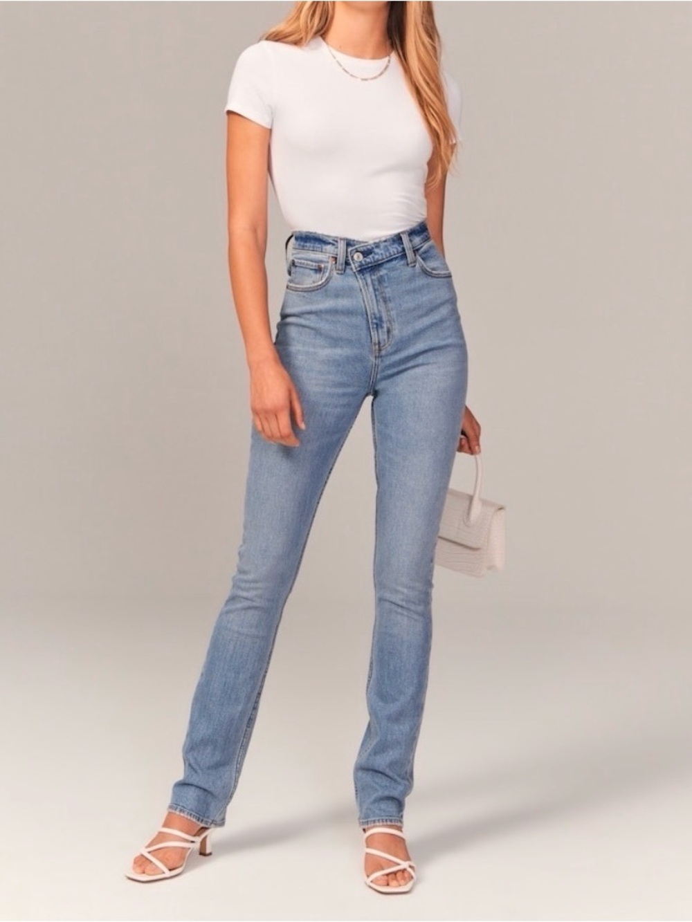 Abercrombie Curve Love
Crossover Waistband 90s Slim
Straight ultra High Rise